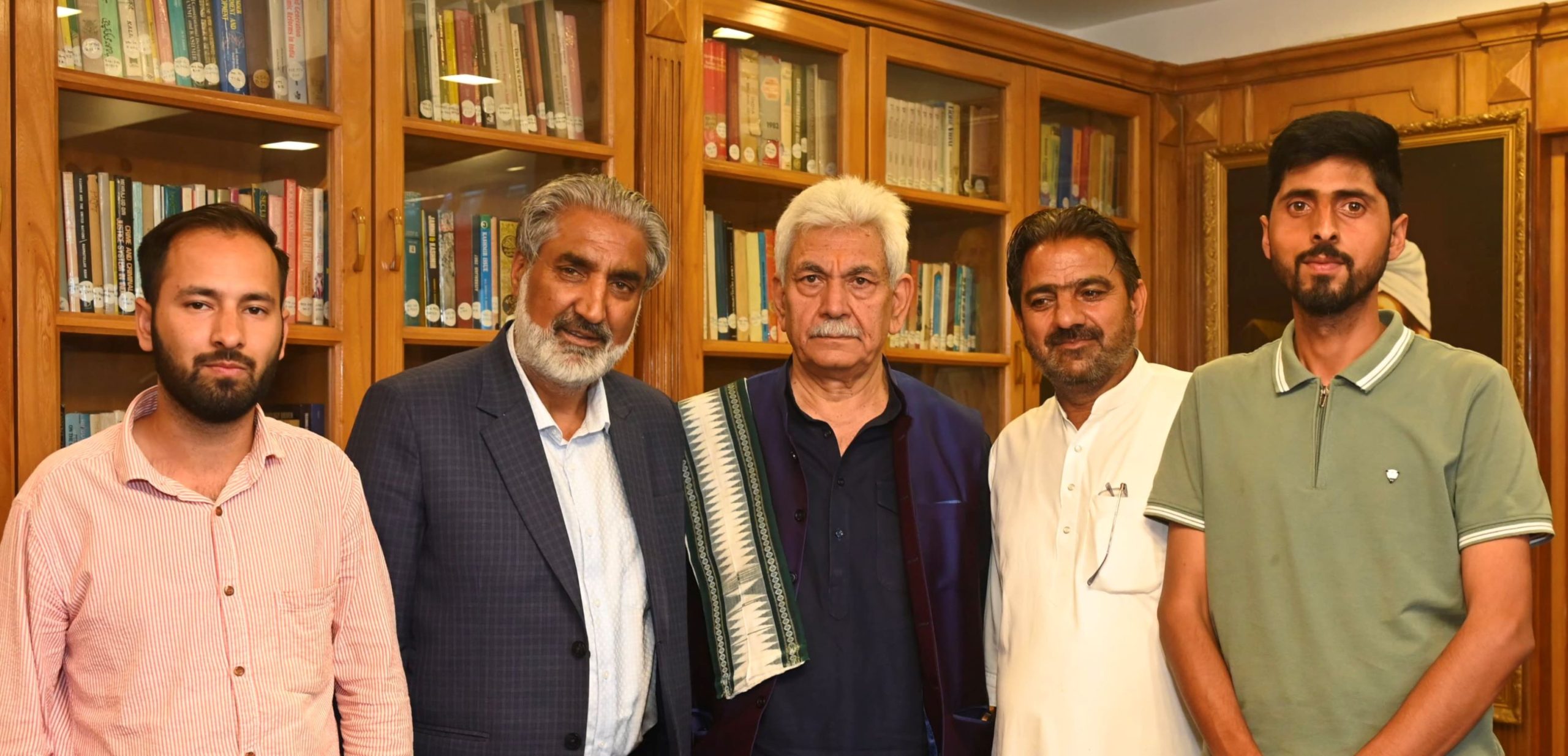 شوپیان کا عوامی وفد لیفٹنٹ گورنر سے ملاقی ، مختلف اہم عوامی مسائل ابھارے